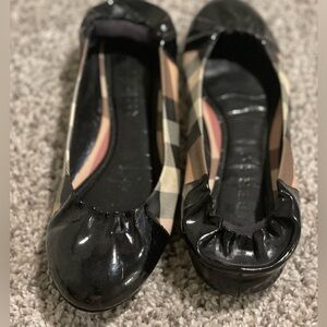 Burberry leather flats good condition
